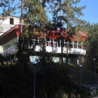 Boshnjakët përpiqen ta heqin “hotelin e tmerreve” nga Google