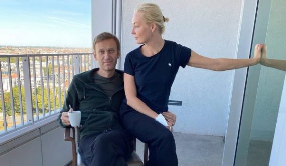 Navalny thirrje Putinit: Më jepni rrobat, janë prova të rëndësishme