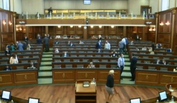 Kuvendi nis seancën me një minutë heshtje për Ahmet Krasniqin