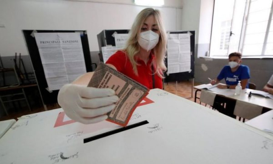 Italianët votojnë për zvogëlimin e numrit të deputetëve