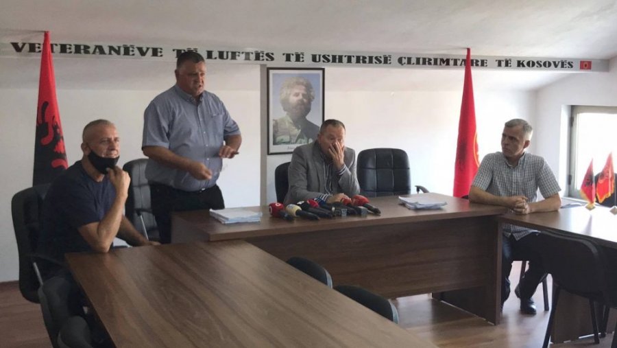 Në zyrën e veteranëve dikush e çon propozim aktakuzën për Thaçin dhe Veselin, publikohen edhe emrat tjerë