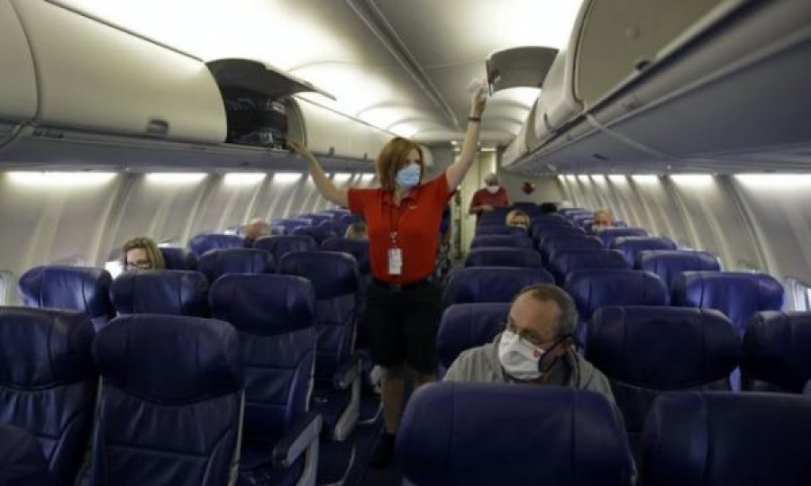 IATA: Teste COVID-19 për të gjithë udhëtarët ndërkombëtarë