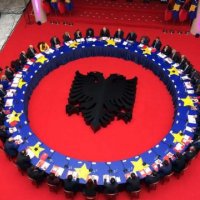 Shtyhet mbledhja e përbashkët e qeverive Kosovë – Shqipëri, Hoti tregon datën e re
