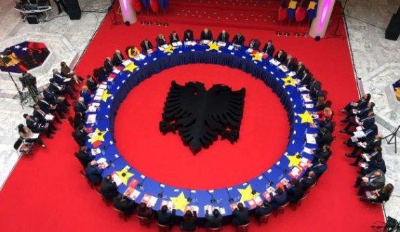Shtyhet mbledhja e përbashkët e qeverive Kosovë – Shqipëri, Hoti tregon datën e re