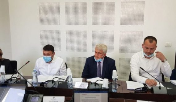 Likaj kërkon që reformat të shtyhen për një vit në Kamenicë, Kastrati nuk tërhiqet