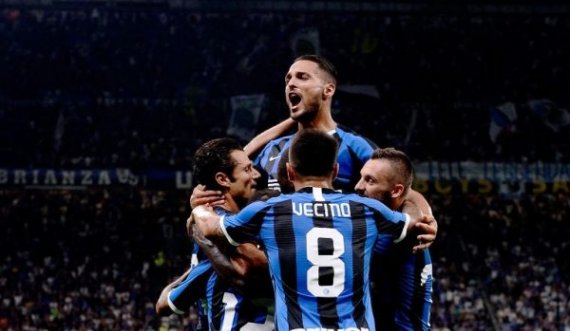 Napoli i nis bisedimet me Interin për mesfushorin uruguaian 