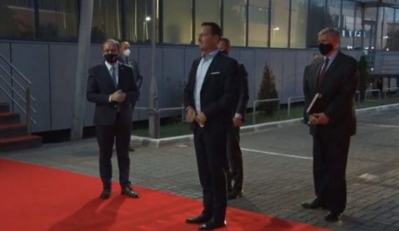Pse nuk pati darkë për delegacionin amerikan në Kosovë ashtu sikur në Serbi?