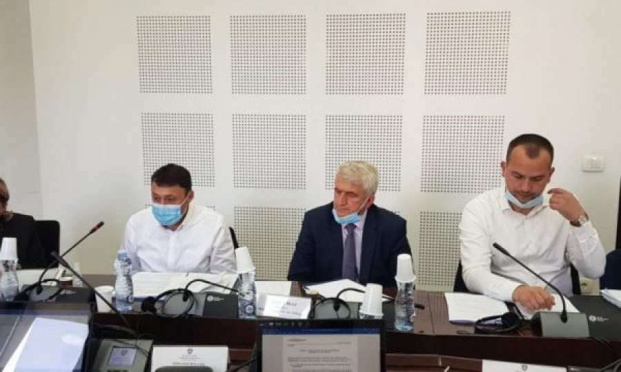 Likaj kërkon që reformat të shtyhen për një vit në Kamenicë, Kastrati nuk tërhiqet