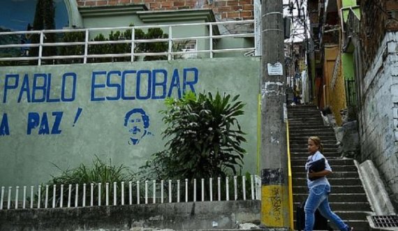 Nipi i Pablo Escobarit gjen 18 milionë dollarë në një vend të fshehtë