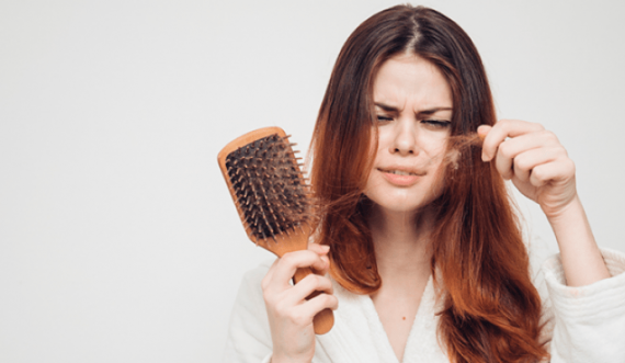 Nga pirja e duhanit te stresi dhe dietat – pse po dobësohen flokët tuaj?