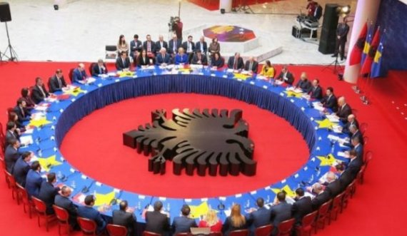 Pse u shtye mbledhja e dy qeverive Kosovë-Shqipëri