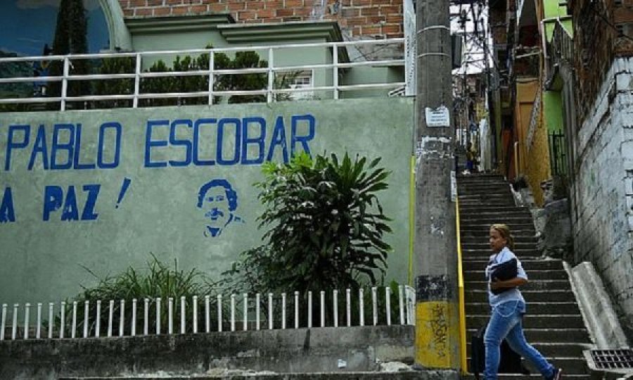 Nipi i Pablo Escobarit gjen 18 milionë dollarë në një vend të fshehtë
