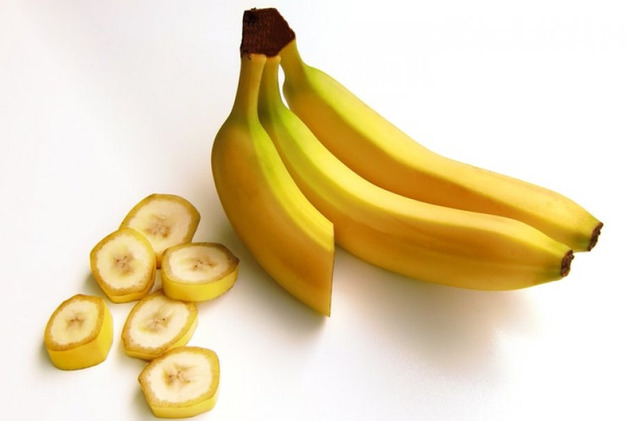 Çfarë i ndodh trupit nëse filloni të konsumoni dy banane çdo ditë? Përfitimet përfshijnë…