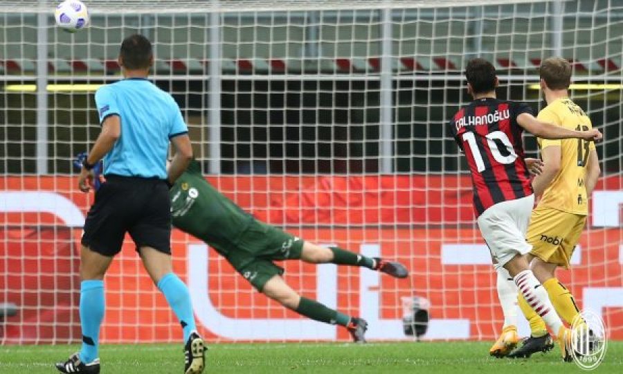 Milan me fitore të vështirë kalon në playoff
