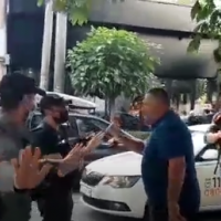 “Mos më prek, nuk të njoh”, momenti kur Nasim Haradinaj del nga taksi dhe përballet me policët e EULEX’it