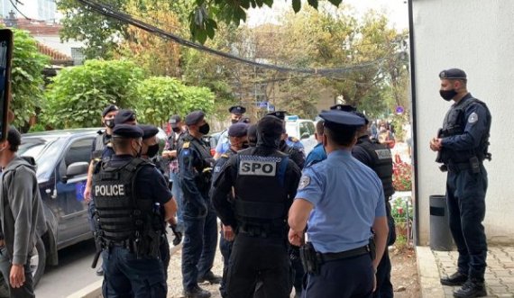 Momenti kur Policia e Kosovës arrin në vendin ku po arrestohet Nasim Haradinaj