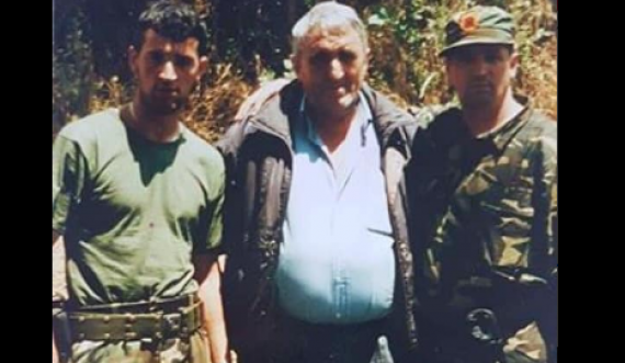 Daut Haradinaj reagon për arrestimin e Nasim Haradinajt, poston fotografi me të gjatë luftës