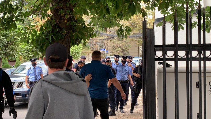 Haradinaj refuzon të shkojë me hetuesit e Speciales, e kërkon Policinë e Kosovës