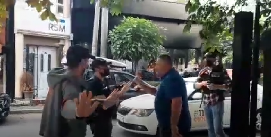 “Mos më prek, nuk të njoh”, momenti kur Nasim Haradinaj del nga taksi dhe përballet me policët e EULEX’it