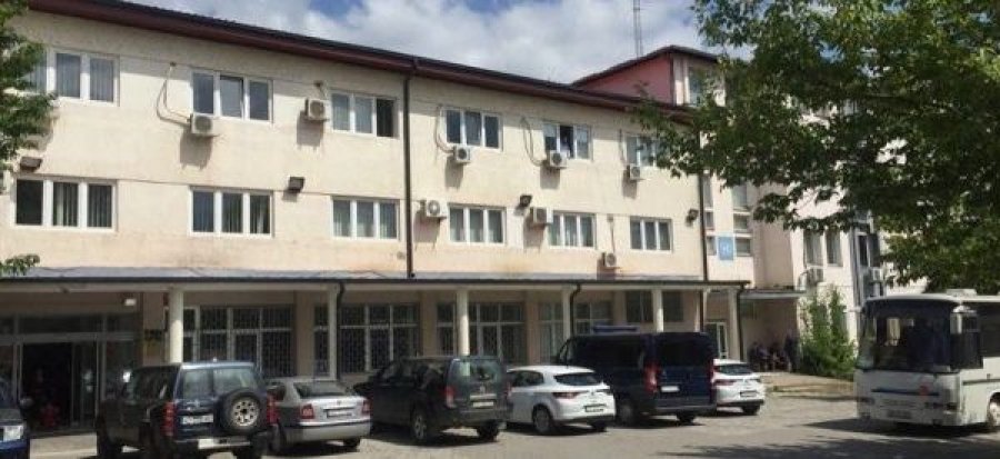 Rrëfehet para Gjykatës i akuzuari për therje me thikë të një personi për një zingjir të qenit