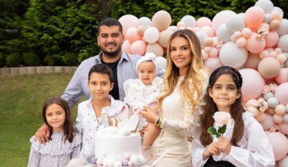 Ariana Fejzullahu ndan portretin më të bukur familjar së bashku me Ermalin dhe fëmijët