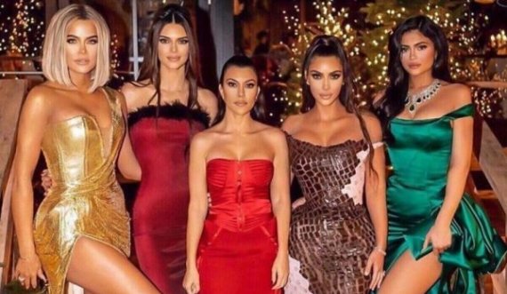 Pa fotoshop e ndërhyrje estetike, motrat Kardashian mezi njihen para famës
