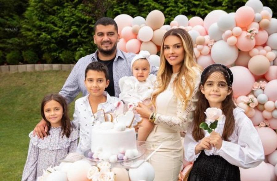 Ariana Fejzullahu ndan portretin më të bukur familjar së bashku me Ermalin dhe fëmijët
