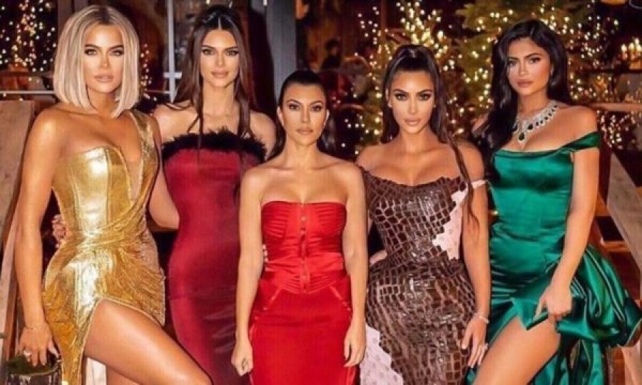 Pa fotoshop e ndërhyrje estetike, motrat Kardashian mezi njihen para famës