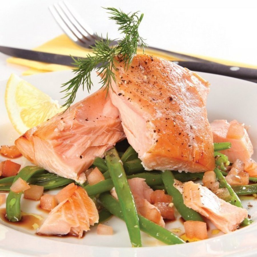 Receta e Cekës: Salmon me salcë domatesh