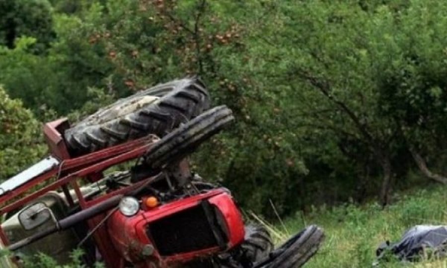 Rrokulliset duke bartur dru, vdes një person në Kamenicë