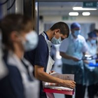 Anglia regjistron 17 viktima të reja të koronavirusit në spitale