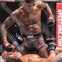 Adesanya e mbron titullin në UFC me nokaut teknik kundër Costas