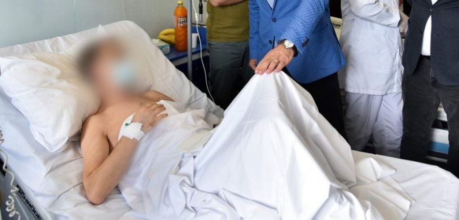 Kjo është gjendja shëndetësore e infermierit që u ther me thikë dje në QKUK