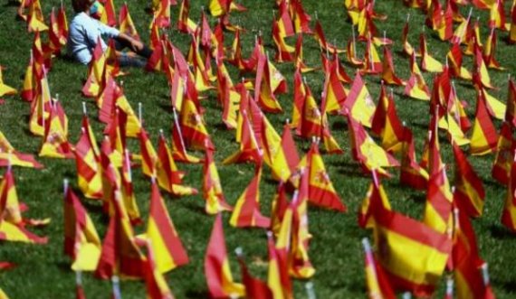 Në Madrid vendosen rreth 53,000 flamuj spanjollë në nderim të viktimave të koronavirusit