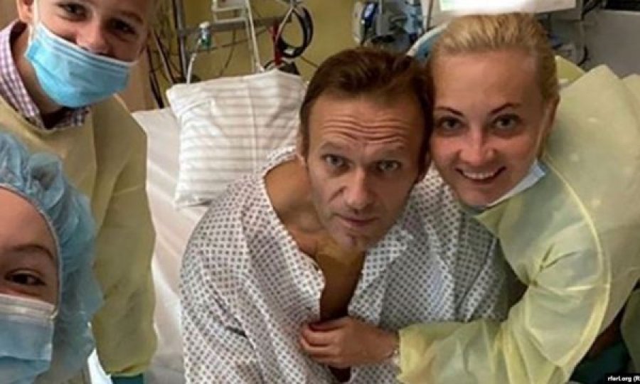 Merkel viziton në spital Navalnin