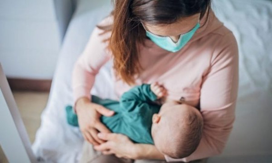 Lajm i mirë për nënat e reja, Covid-19 nuk transmetohet përmes ushqyerjes me gji