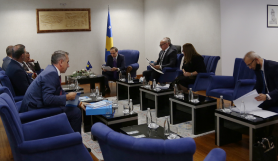 Hoti takohet me Asociacionin e komunave, diskutojnë për koronavirusin