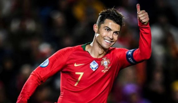 Trajneri i Portugalisë e përsërit: Ronaldo do të luajë deri në moshën 40 vjeçe