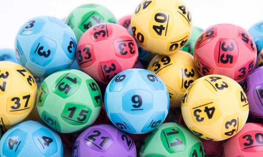 Luajtën me numrat e njëjtë për 40 vjet, më në fund tre vëllezërit fituan lotarinë