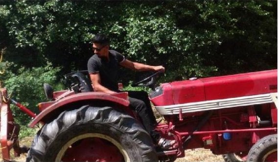 Ky është 30 vjeçari që vdiq sot pas incidentit me traktor