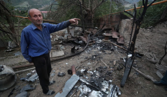 Civilët goditen rëndë nga luftimet mes Armenisë dhe Azerbajxhanit, pamje nga shkatërrimet