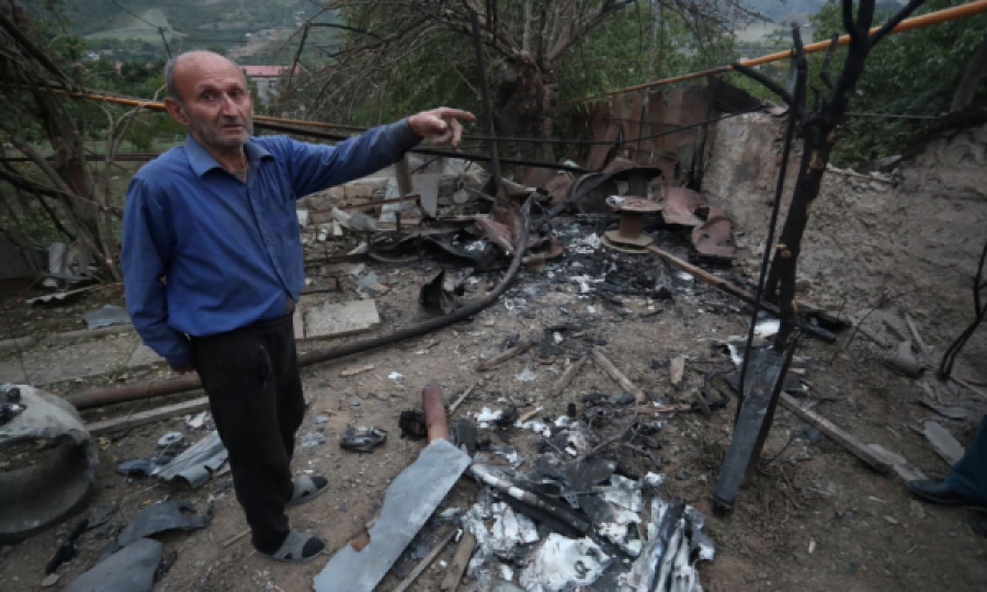 Civilët goditen rëndë nga luftimet mes Armenisë dhe Azerbajxhanit, pamje nga shkatërrimet