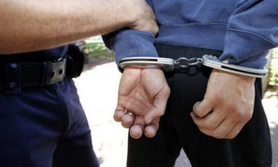 Me paratë e ryshfetit në çantë, Inspektori i Prishtinës kapet mat nga Policia