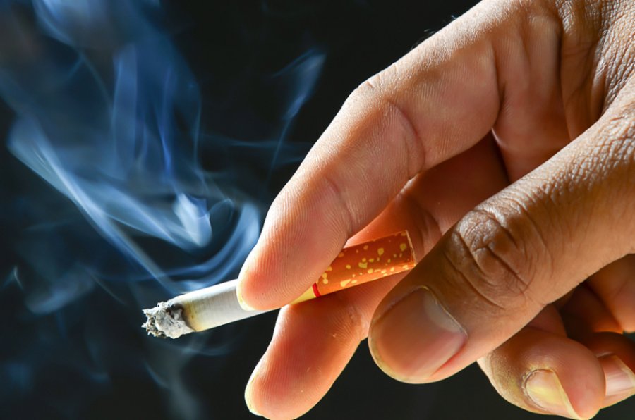 Ndalohet pirja e cigares edhe në ambientet e jashtme