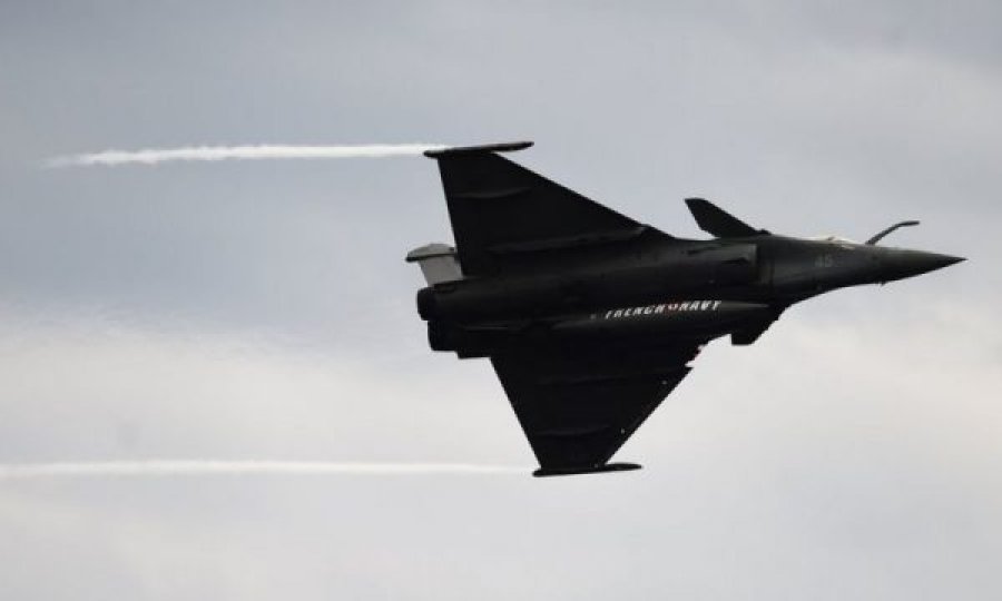 Parisienët tmerrohen nga zhurma e aeroplanit supersonik, u thirr për t’i dalë në ndihmë një avioni civil