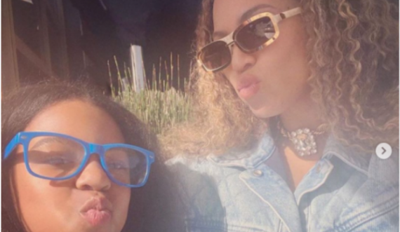 Beyonce publikon foto të rralla me fëmijët
