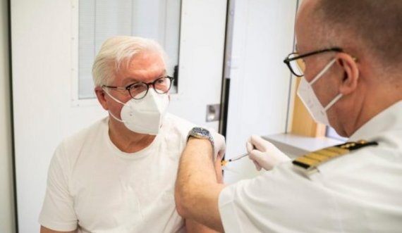  Presidenti gjerman, Frank-Walter Steinmeier vaksinohet kundër COVID-19 me AstraZeneca 