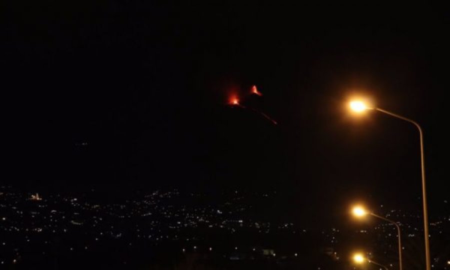  Re shpërthyese 9 kilometra nga vullkani Etna, mbyllet hapësira ajrore 