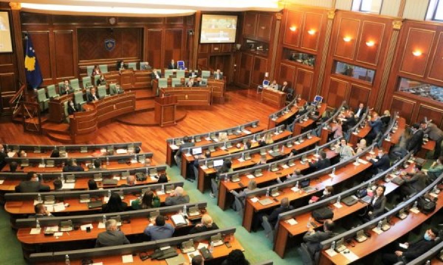 Thaçi: Deputeti që ndërron grupin parlamentar duhet të dorëzojë mandatin te partia