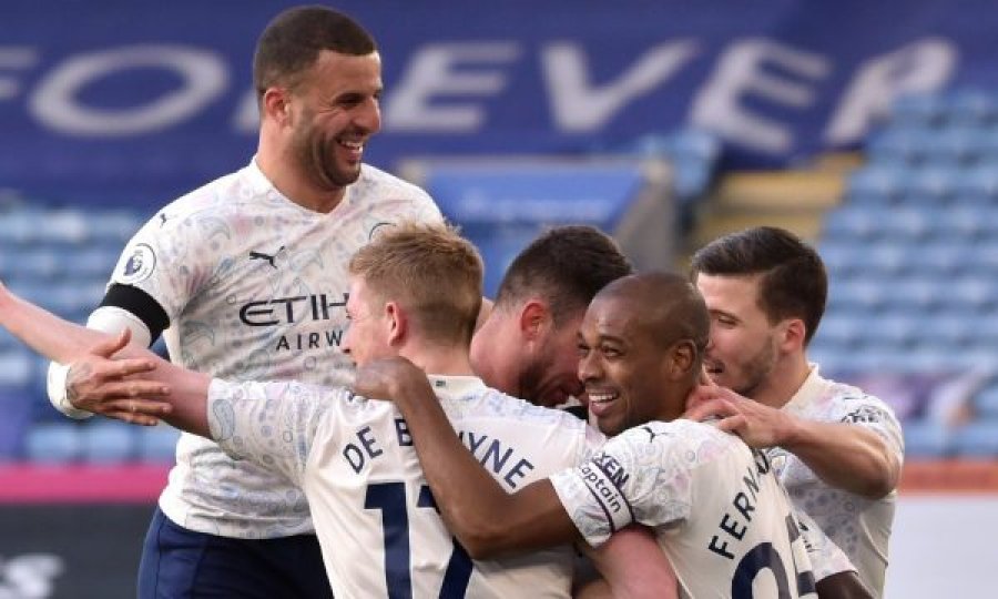 Manchester City edhe një hap më afër titullit, e mposht lehtësisht Leicesterin